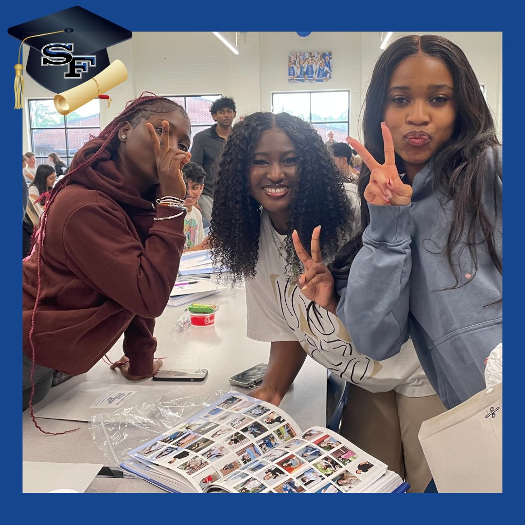 More pics from today's Senior Breakfast--one of our favorite traditions! 💙🦅🎓