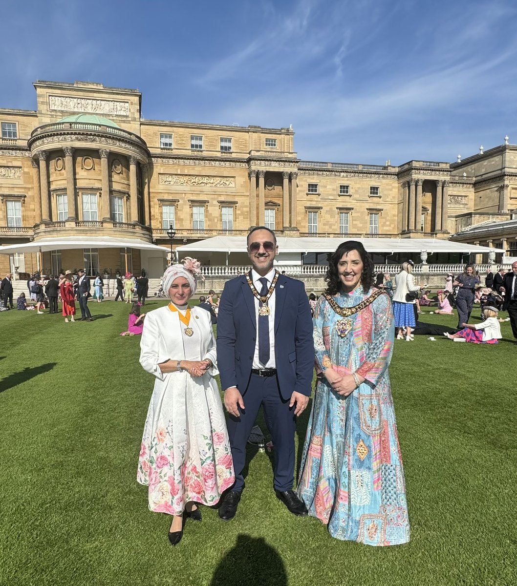 A privilege to attend the King & Queen's inaugural Royal Garden Party at Buckingham Palace today, including the Duke & Duchess of Edinburgh, the Princess Royal, & the Duke & Duchess of Gloucester. What an unforgettable experience! 🏰🌸 #RoyalGardenParty #BuckinghamPalace
