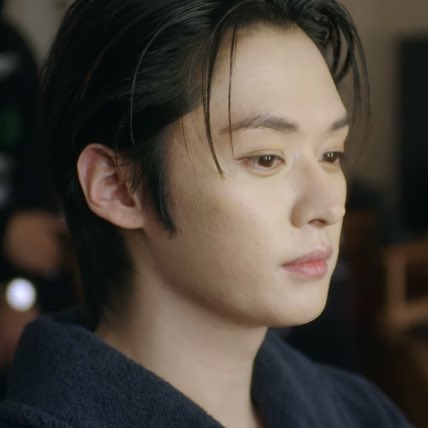 Ieeknowfiles's tweet photo. lee know getting ready for met gala 

#LEEKNOW #리노 https://t.co/5TQnNfOHlT