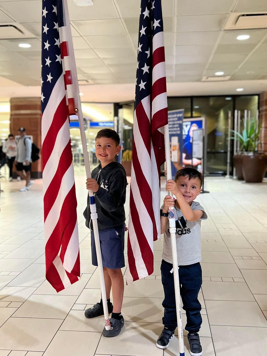 YouthforTroops's tweet photo. Family-friendly opportunity to support veterans! Friday, May 10th from 6:00 - 6:45 PM. Hold flags to welcome home WWII, Korean, and Vietnam Veterans returning to Phoenix Sky Harbor Airport on an Arizona Honor Flight. Please register https://t.co/VxBbpTm5D5 https://t.co/mITF9lG3qo https://t.co/x0CwBOwzBL