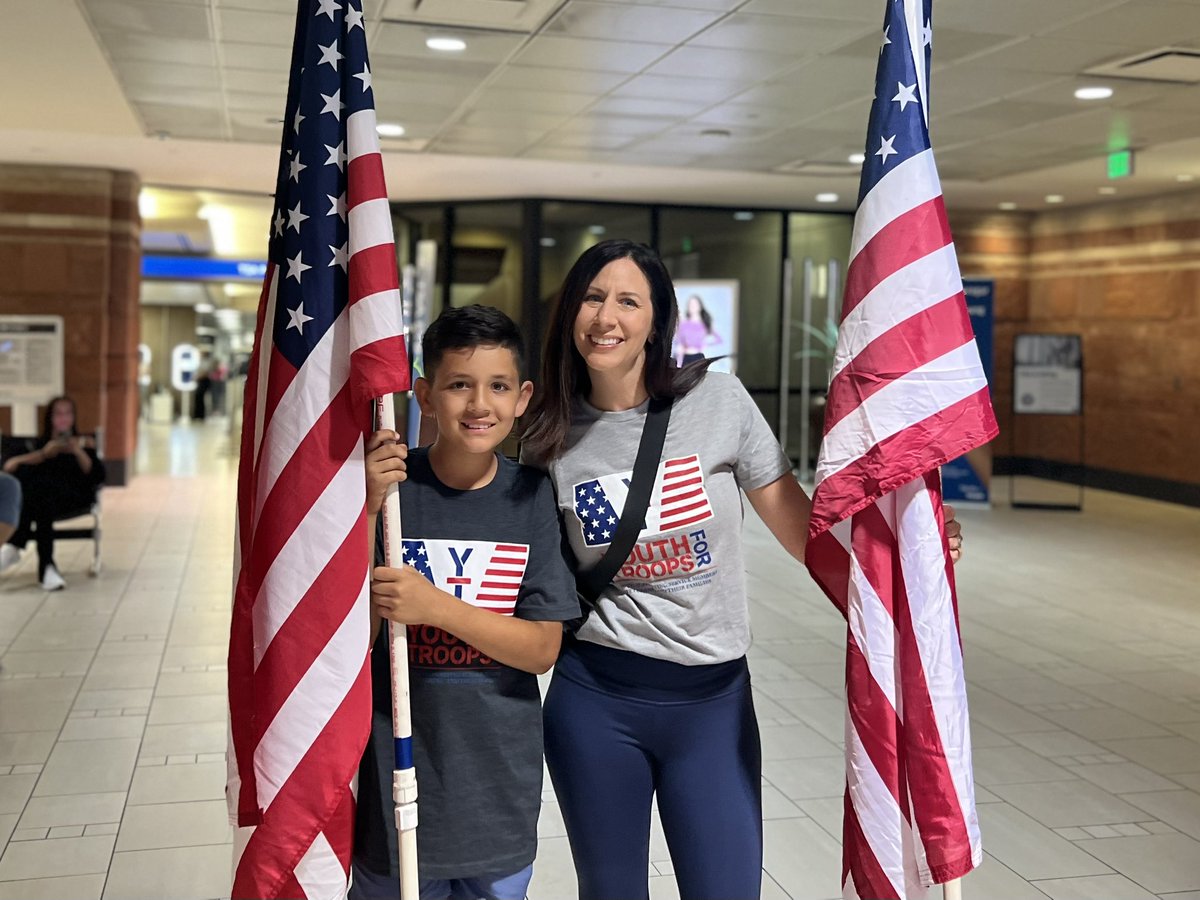 YouthforTroops's tweet photo. Family-friendly opportunity to support veterans! Friday, May 10th from 6:00 - 6:45 PM. Hold flags to welcome home WWII, Korean, and Vietnam Veterans returning to Phoenix Sky Harbor Airport on an Arizona Honor Flight. Please register https://t.co/VxBbpTm5D5 https://t.co/mITF9lG3qo https://t.co/x0CwBOwzBL