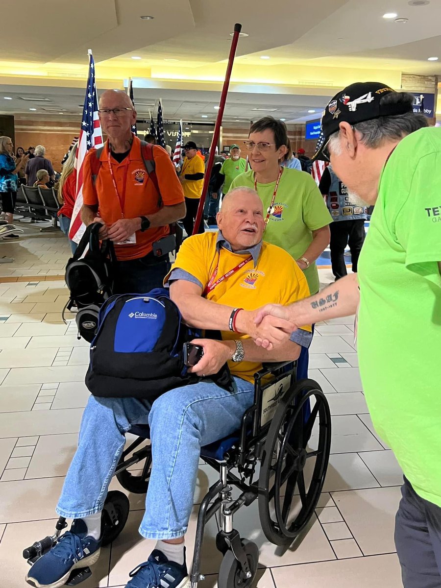 YouthforTroops's tweet photo. Family-friendly opportunity to support veterans! Friday, May 10th from 6:00 - 6:45 PM. Hold flags to welcome home WWII, Korean, and Vietnam Veterans returning to Phoenix Sky Harbor Airport on an Arizona Honor Flight. Please register https://t.co/VxBbpTm5D5 https://t.co/mITF9lG3qo https://t.co/x0CwBOwzBL