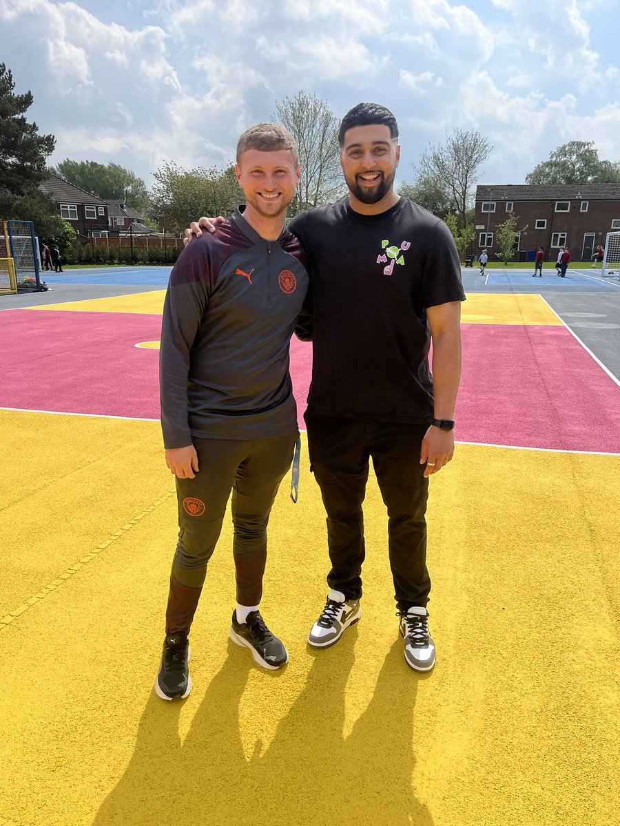 What a great day at St Wilfrid’s for the opening of the brand new playground, big thanks @ThisIsFG_ for coming down and showing support 🩵🤝