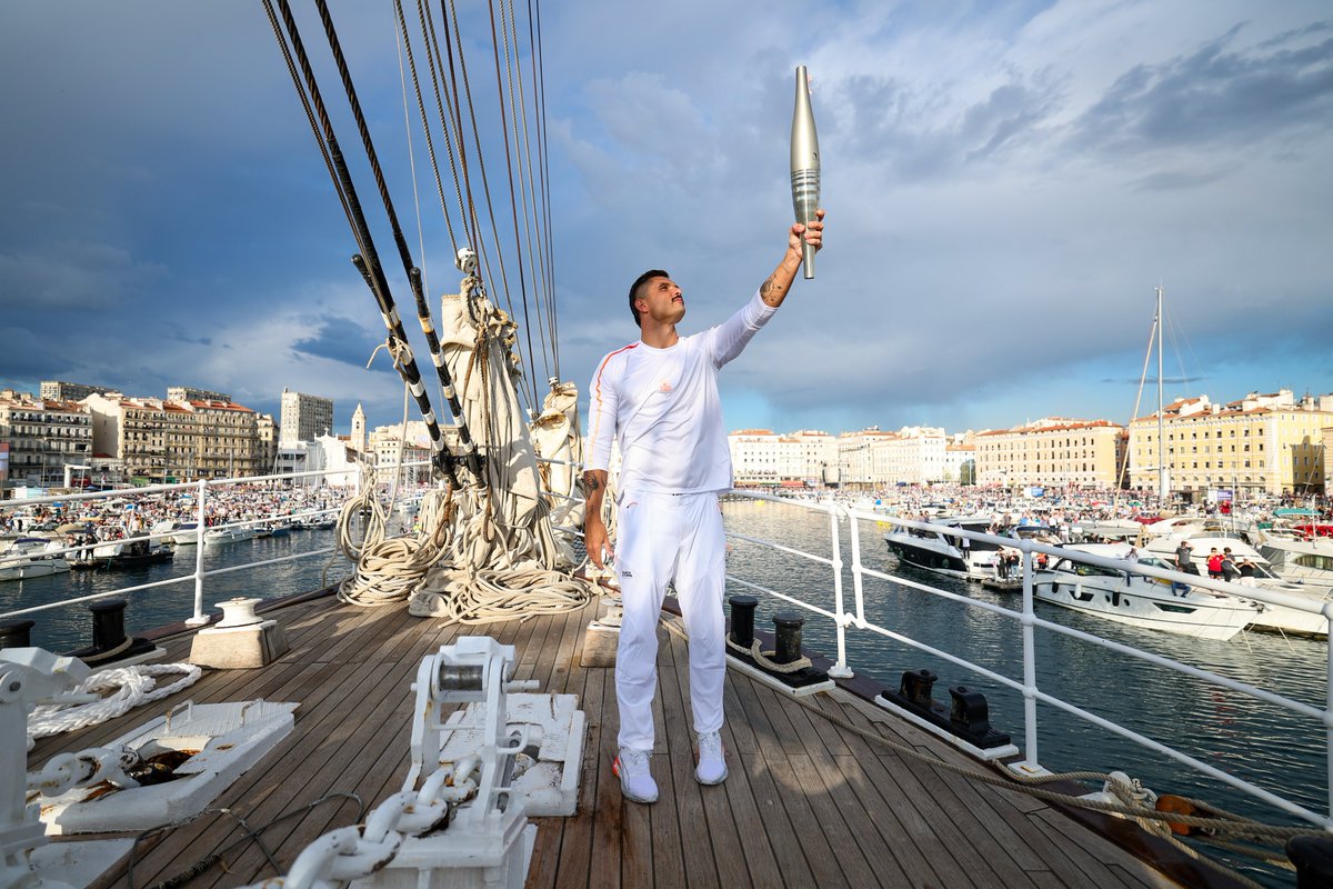 WorldAquatics's tweet photo. 🇫🇷Florent Manaudou is the first athlete to carry the Olympic Flame on French soil 🤩🤩🔥 https://t.co/n8NpExc2VB