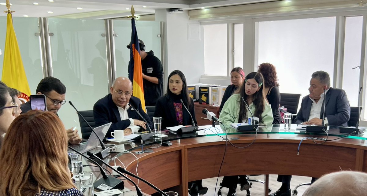 GermanAperezR's tweet image. “Colombia, país de regiones al que debemos construir causas nacionales” una de las tan valiosas reflexiones del señor rector Jaime Alberto Afanador escritor de este texto urgente, “Colombianitud” a partir de nuestra historia, presente y visión de futuro…”