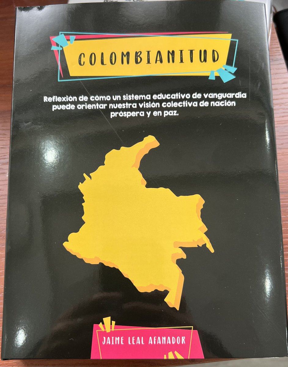 GermanAperezR's tweet image. “Colombia, país de regiones al que debemos construir causas nacionales” una de las tan valiosas reflexiones del señor rector Jaime Alberto Afanador escritor de este texto urgente, “Colombianitud” a partir de nuestra historia, presente y visión de futuro…”