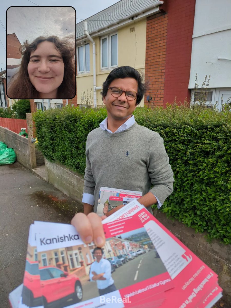 I couldn't visit Barry without coming out to support @KanishkaNarayan and my Vale of Glamorgan Labour family! 🌹🫡