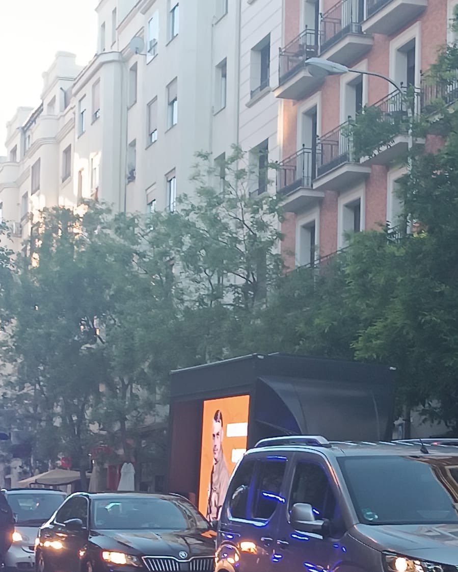 🔊Hoy no nos querían delante de la sede del PSOE en Ferraz. 

Pero… hemos estado 🚚. 

#ParemosElGolpe #UnidosPorEspaña