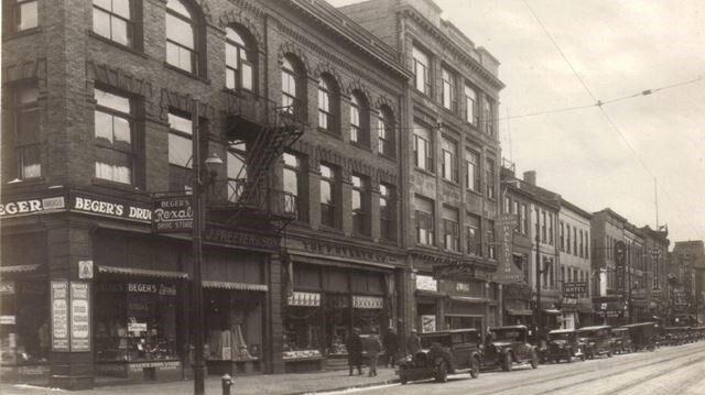Did you know our One Young building is built on the same site as the #historic Mayfair Hotel from 1929? Built by George Lippert, the hotel closed it's doors in 2007. Needless to say, you can see inspiration came from when we started to build anew! #MakingHistory #CommunityImpact