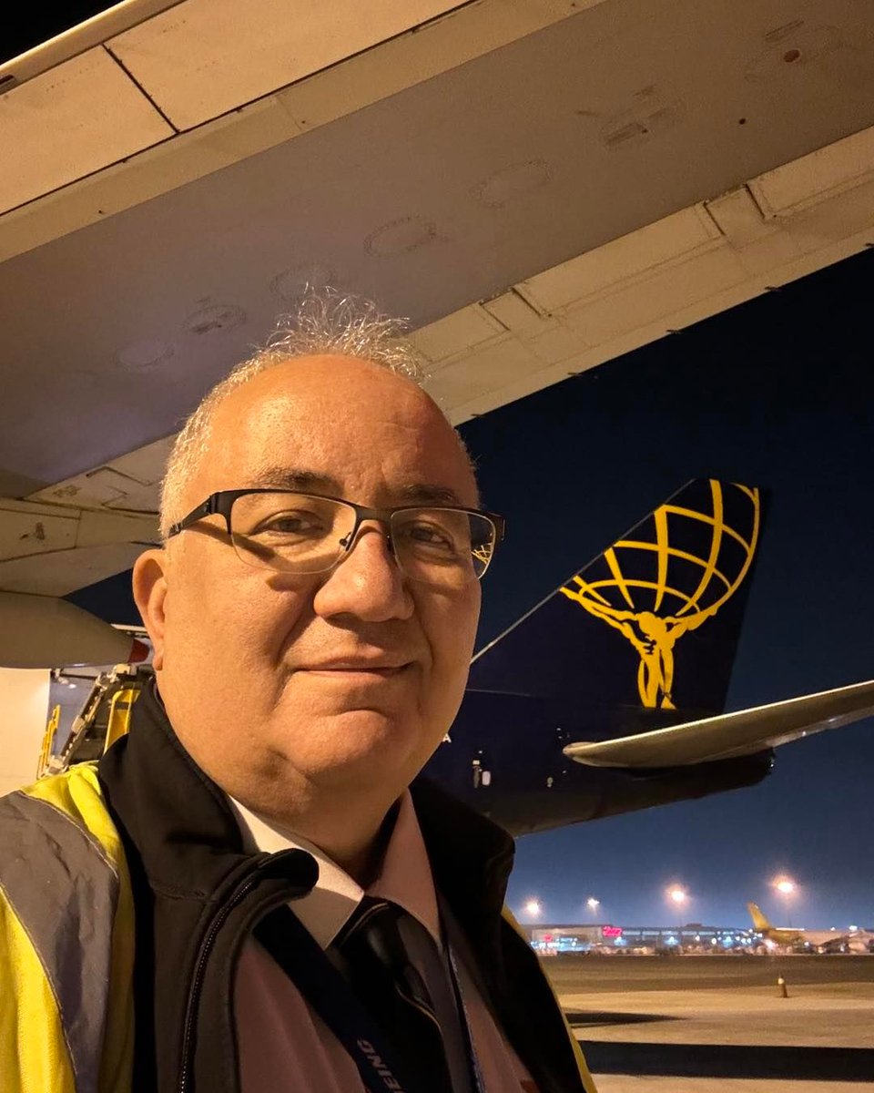 AtlasAirWW's tweet photo. Touchdown in Incheon! 🇰🇷✈️
Pilot Bahadır Acuner snapped an awesome selfie during his post-flight walk around the iconic 747. #FlyWithAtlas https://t.co/64RAU24N5i