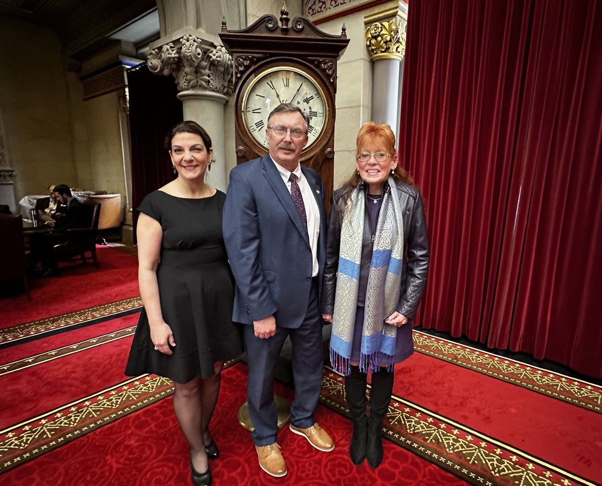 Thank you to Assemblyman Fred Thiele and Assemblyman Brian Miller for taking the time to engage with us during our Annual Lupus Awareness Event in the Assembly Chamber. @FredThiele1 @KathleenArntsen @mkontari @MasonicResearch #LupusAwareness #LupusAwarenessMonth #Lupus