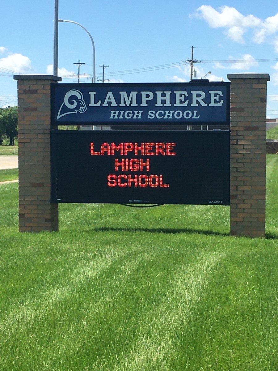 Big thanks @CoachRayO3313 for taking care of @CalvinKnightsFB this afternoon. Had a great time visiting @LamphereRamsFB home of future Knight @TRENT76LINE  #Rams2Knights #CalvinGoldRush