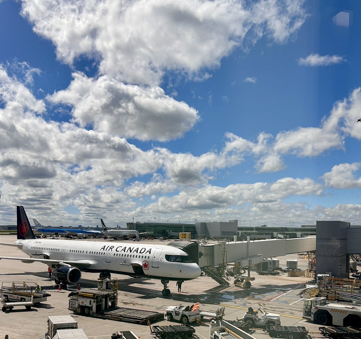Flights in and out of Toronto Pearson are experiencing delays due to strong winds in the area. Weather conditions are expected to impact operations into the evening. torontopearson.com/en/airport-wai…
