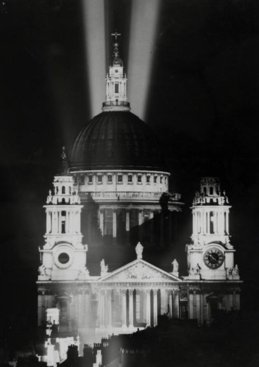 St Paul’s Cathedral, 8 May 1945 #VEDay #VEDay79 #OTD #lestweforget