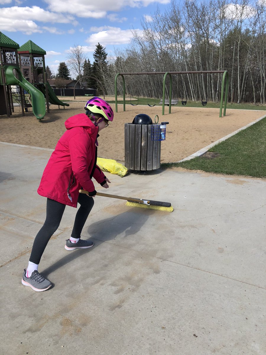 Thank you to all who participated in the Glen Allan Pitch In & Bike Repair Cafe on May 4th! Special thanks to neighbour Bob for tuning up bikes! 🚲 Congrats to the Jackson family, they won @PastaPantry gift card for pitching in! 😋 The force is strong in our neighbourhood! #shpk