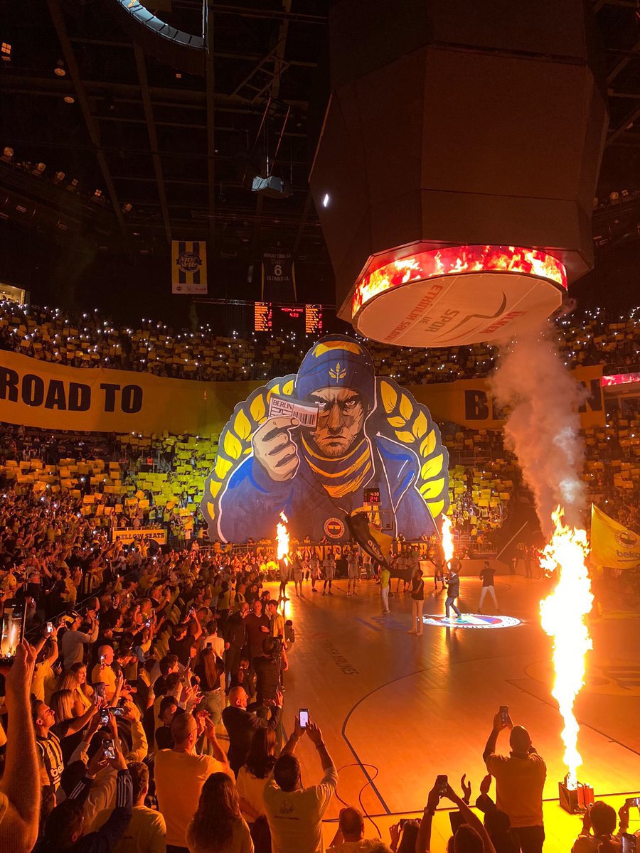 Euroleague de F4 deyiz Tebrikler dünyanın en güzel takımı 💛💙 #YellowLegacy #RoadToBerlin 💪 Fenerbahçe Beko