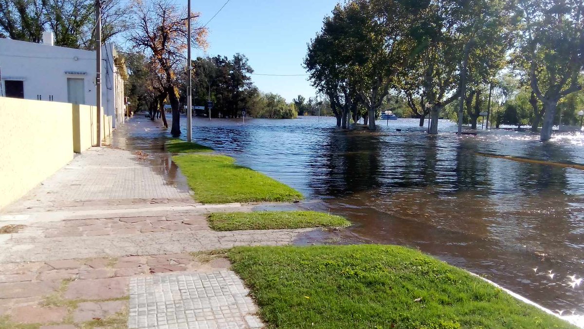 #Uruguay | Departamento de Soriano (Mercedes) la situación está siendo bastante compleja dado que el río sigue creciendo Fotos Fabián E Silvera Altéz