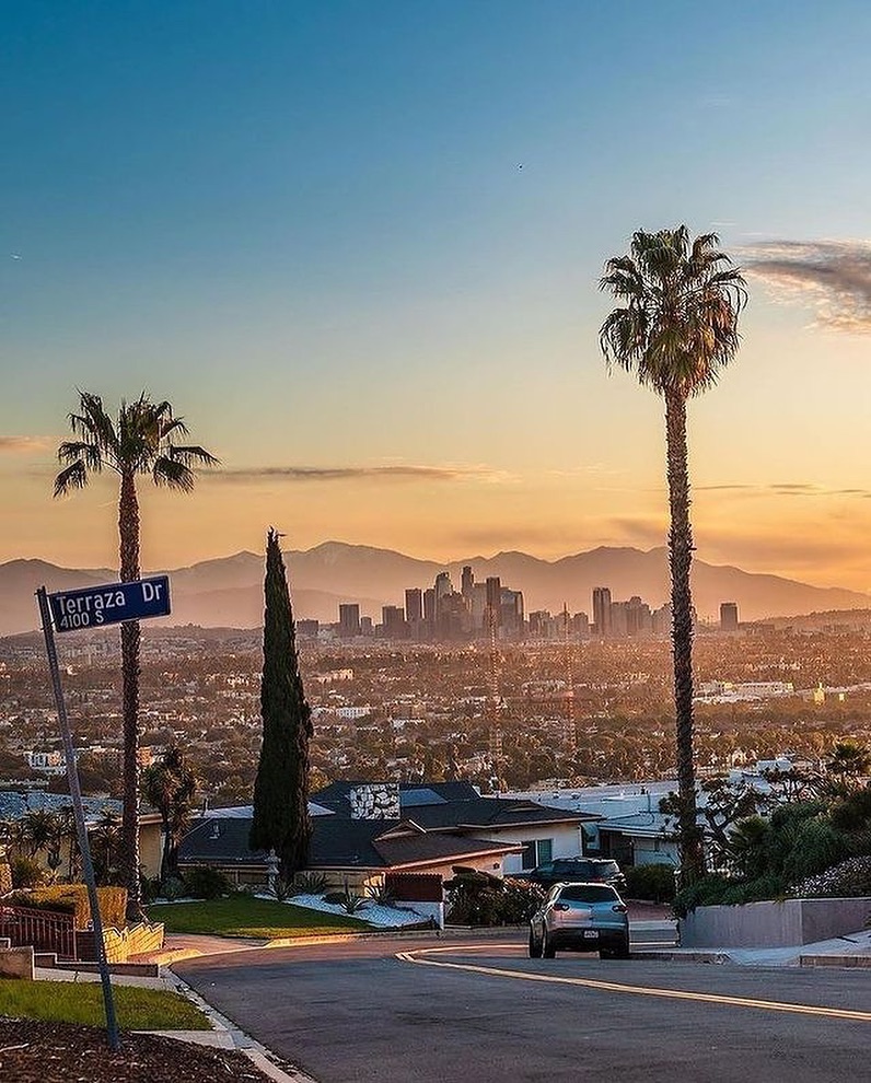 Los Angeles ❤️ 
Have you ever been to California? 🤔 🇺🇸 
.
.
.
➢ Credit 👉🏆📸 @ericps024
#conexaoamerica 
#cali #california #usa #ca #la #losangeles #sunset #hollywood #earthpix #visitcalifornia #californialove #caliinviteyou #californiarightnow #malibu #thingstodoinla