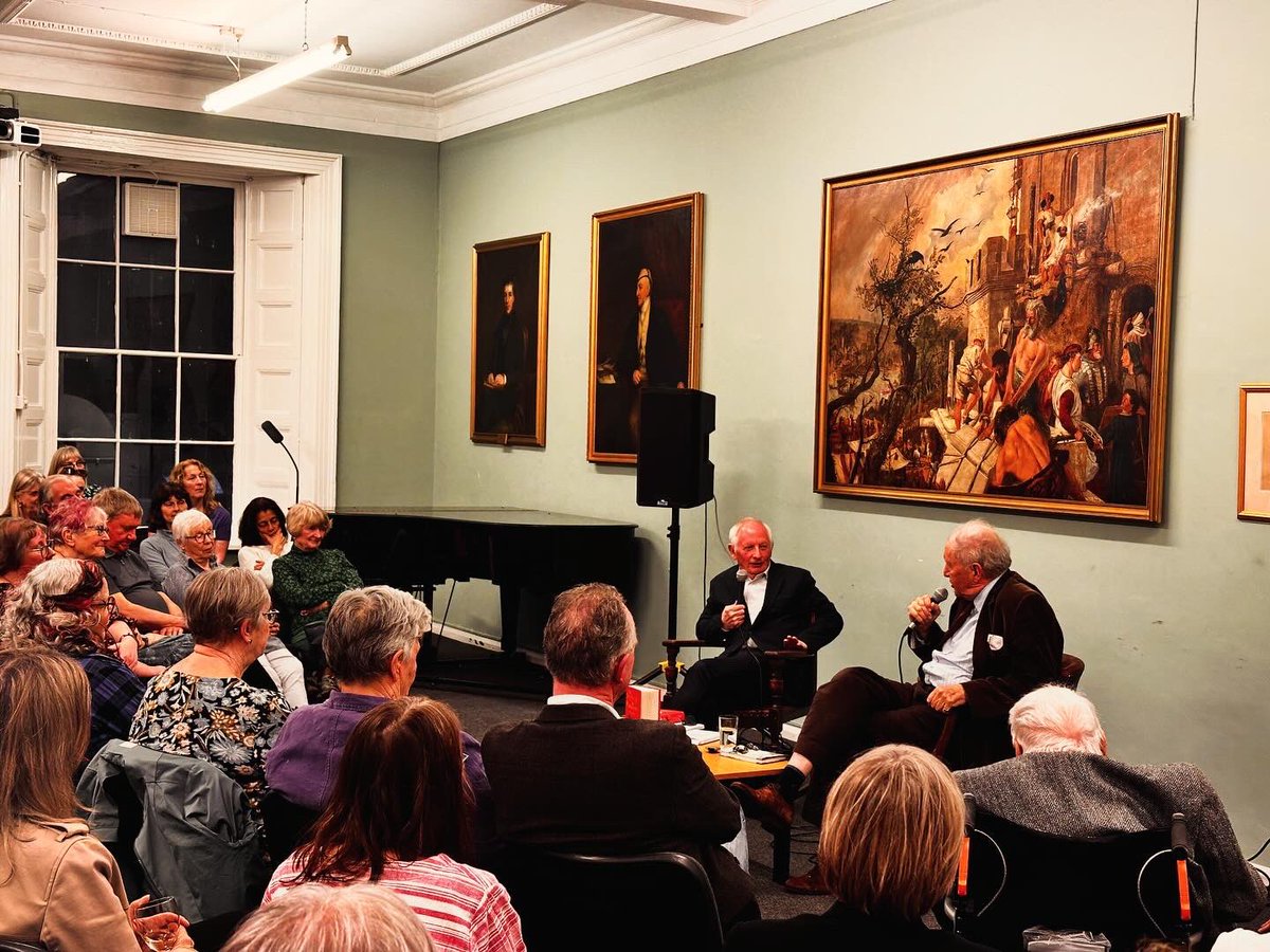 A great evening in conversation with the inimitable @McCallSmith, talking new books, Scottish tapestries, fictional dinner parties, new poems on the art of tennis, @ much more. Big thanks to @litandphil for having us, Sandy & Alan for the chat, and to all who bought a book! 📚