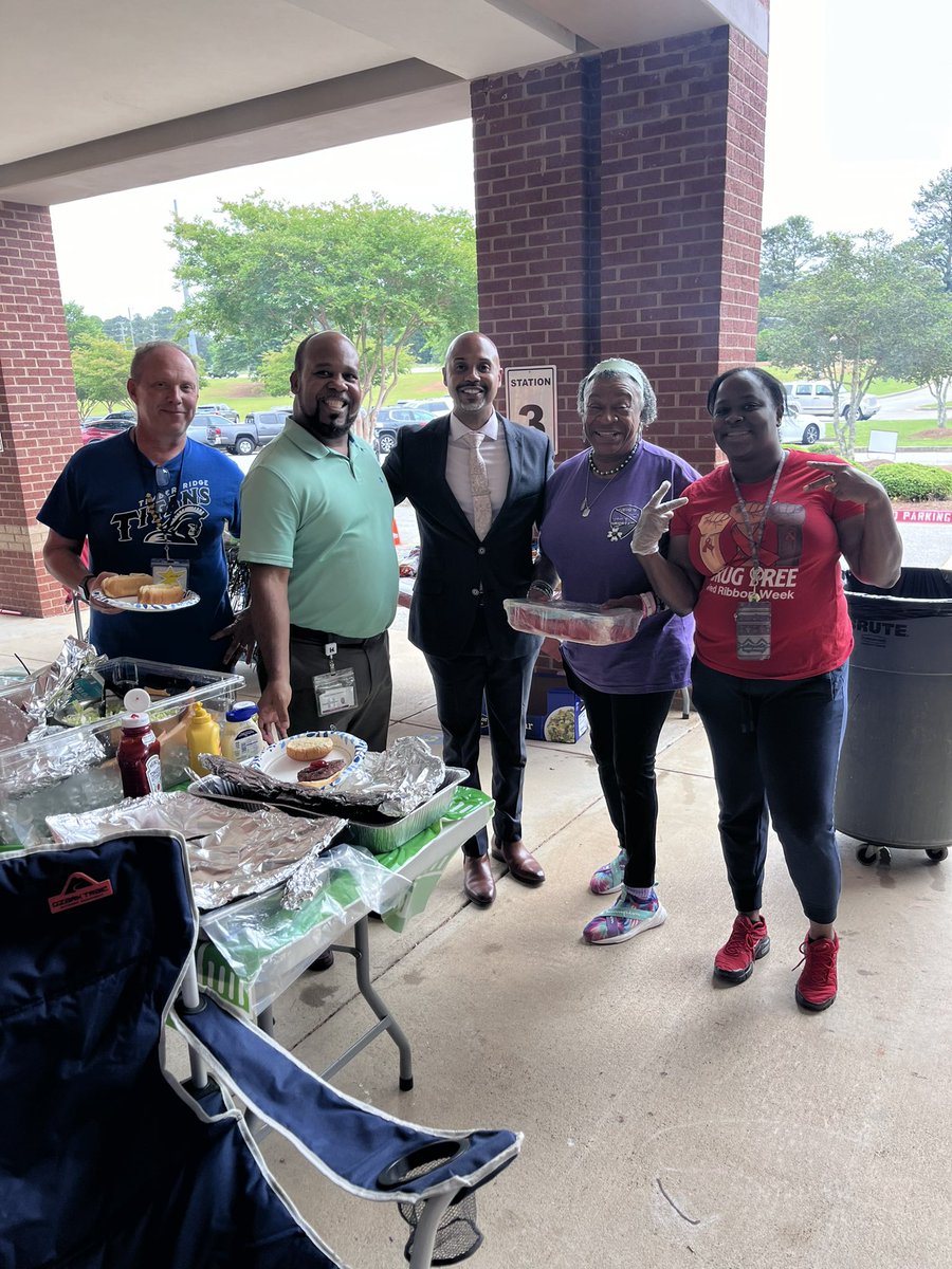 Day three of Staff Appreciation Week at @Timberridge_HCS brought us an amazing cookout! We are so thankful for our team! #InOurThankfulEra #titanstrong