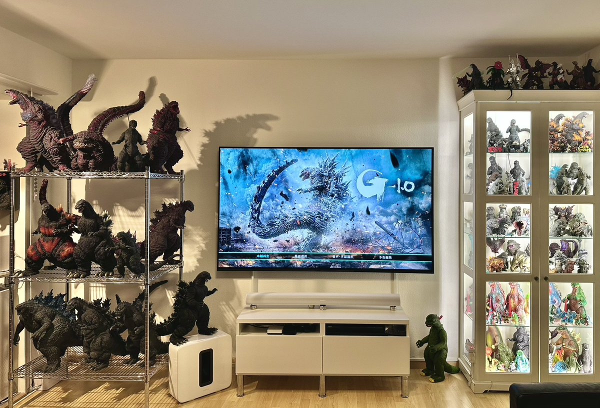 Shin_Gojira_66's tweet photo. 私自身のゴジラフェスは今日も続く！ 昨日はノーマル版を観ました。 今日、初めてゴジラ-1.0/Cを見たんだけど、モノクロって怖いね！映画モンスターシリーズ コング B.E.A.S.T. GloveとGodzilla Evolvedも本日入荷した！

私の心はゴジラへの愛で溢れている❗️❤️😭🥰✨✨

#ゴジラ #ゴジラマイナスワン https://t.co/TAAJT6pp5J