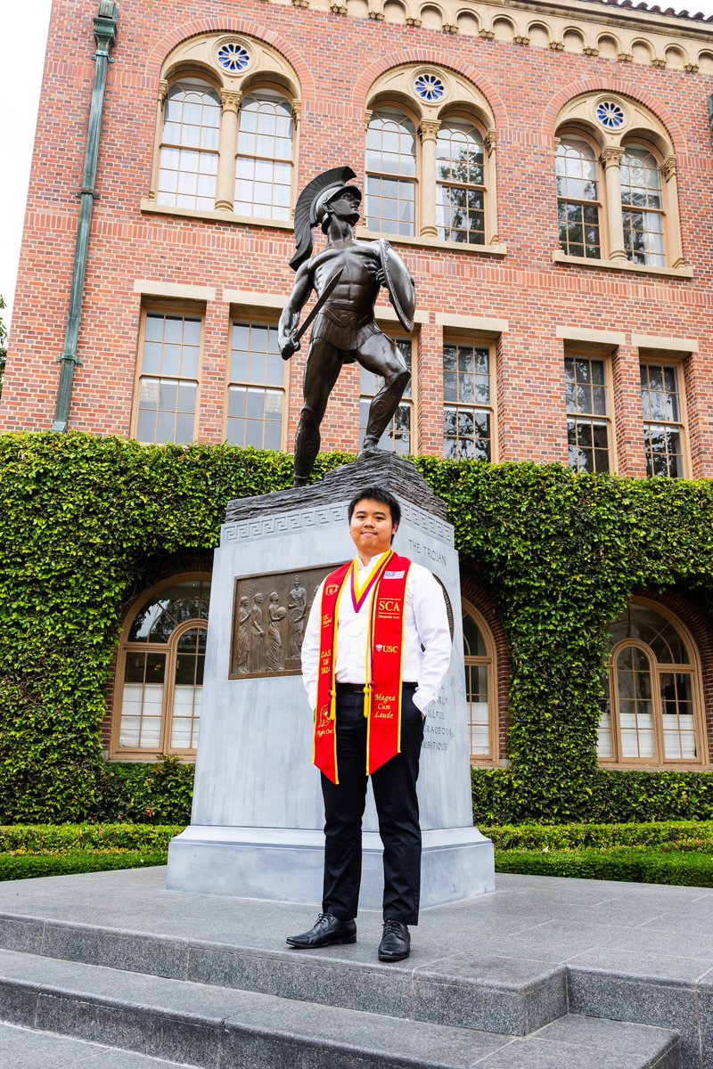 yydude77's tweet image. Thank you USC for everything! @uscfb  #studentmanager