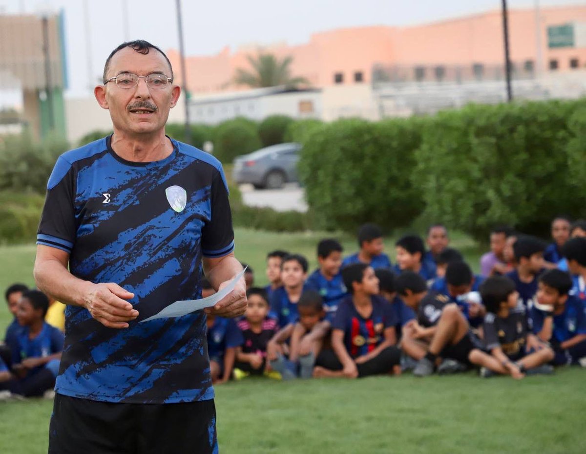 alshullaclub's tweet photo. 📸|| إمتداداً لتعزيز العلاقات الأسرية وتقوية روابط الأسرة 👨‍👩‍👦⚽️

سُعِدنا اليوم في نادي #الشعلة الرياضي ممثلاً بإدارة المسؤولية الاجتماعية إقامة اليوم المفتوح لأولياء أمور أبناء أكاديمية كرة القدم للبراعم 💚💙 https://t.co/zGMis6DQzk