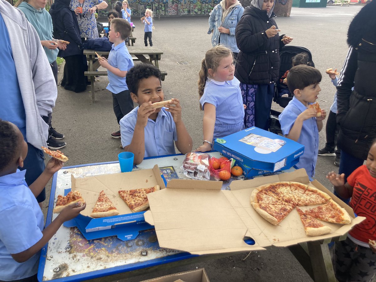 Week 1 of Family Stay&Play…lots of fun, laughter and playing games together! Oh and not to forget our Domino’s pizza! Thanks to @PEEK_project_ for your support! #familyfun #partnerships