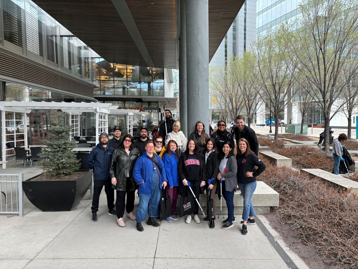 #UWinnipeg was pleased to participate in yesterday's @DowntownWpgBIZ Spring CleanUp presented by @manitobahydro. Great work by organizers and sponsors led to a turnout of over 700 participants! It was inspiring to see so many people team up to keep the downtown looking its best.