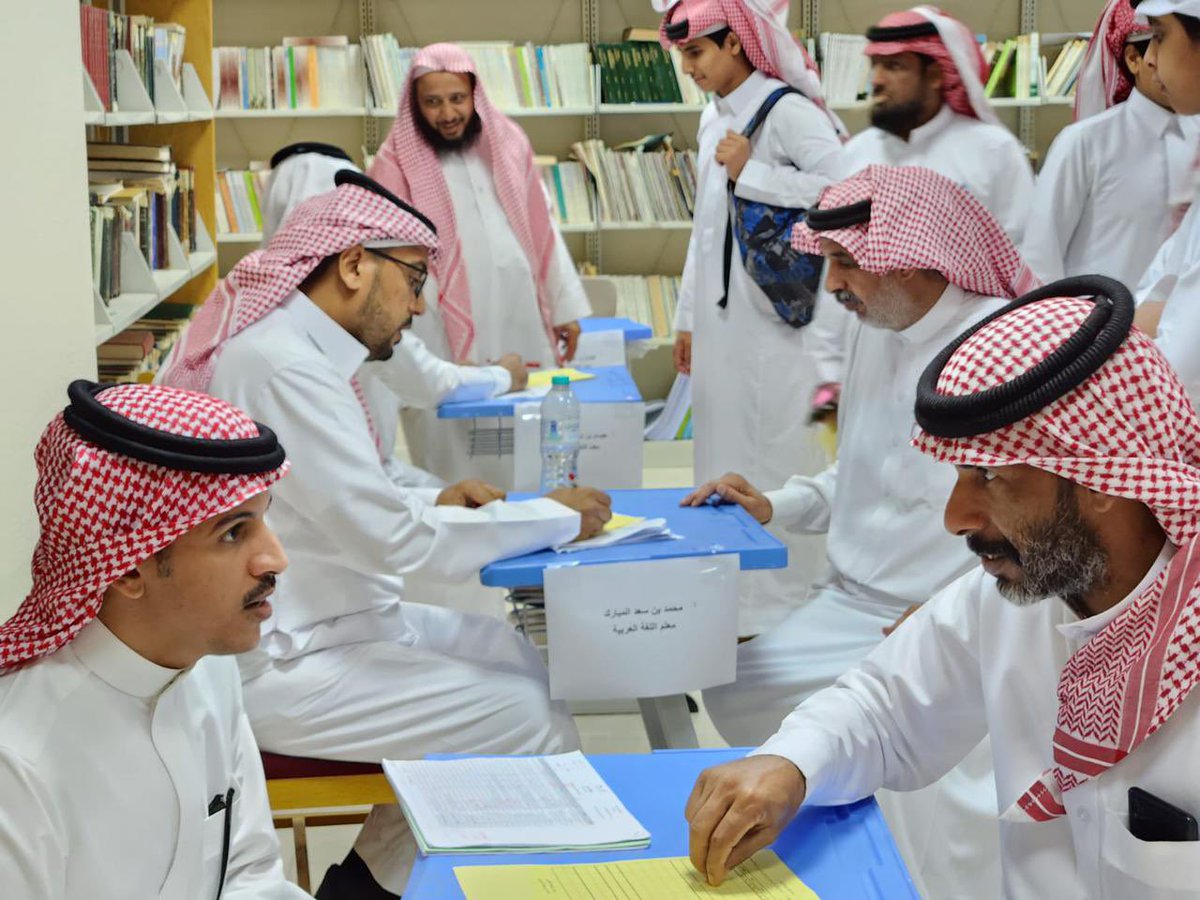 نفذ المعهد العلمي مجلس الآباء الثالث لهذا العام يوم الثلاثاء الموافق 1445/10/28 هـ في الفترة الصباحية الساعه 11 ص بالمكتبة وحضر عدد كبير من اولياء الأمور بحضور الإدارة والمعلمين وكان له الاثر الإيجابي الذي انعكس بالنفع على مصلحة ابنائنا الطلاب 
 #تعليم_الاحساء
 #مجلس_الاباء