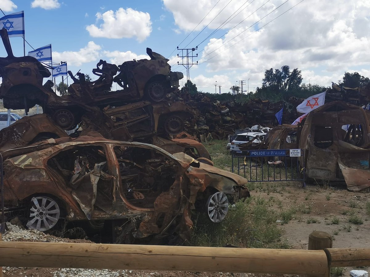 More pictures of the vehicle graveyard (2/3)