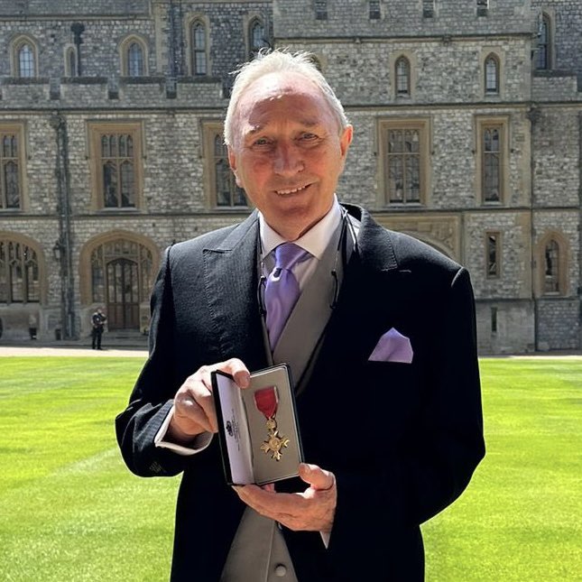 👏 Congratulations to #LUFC legend Howard Wilkinson on receiving his OBE, for services to football and charity