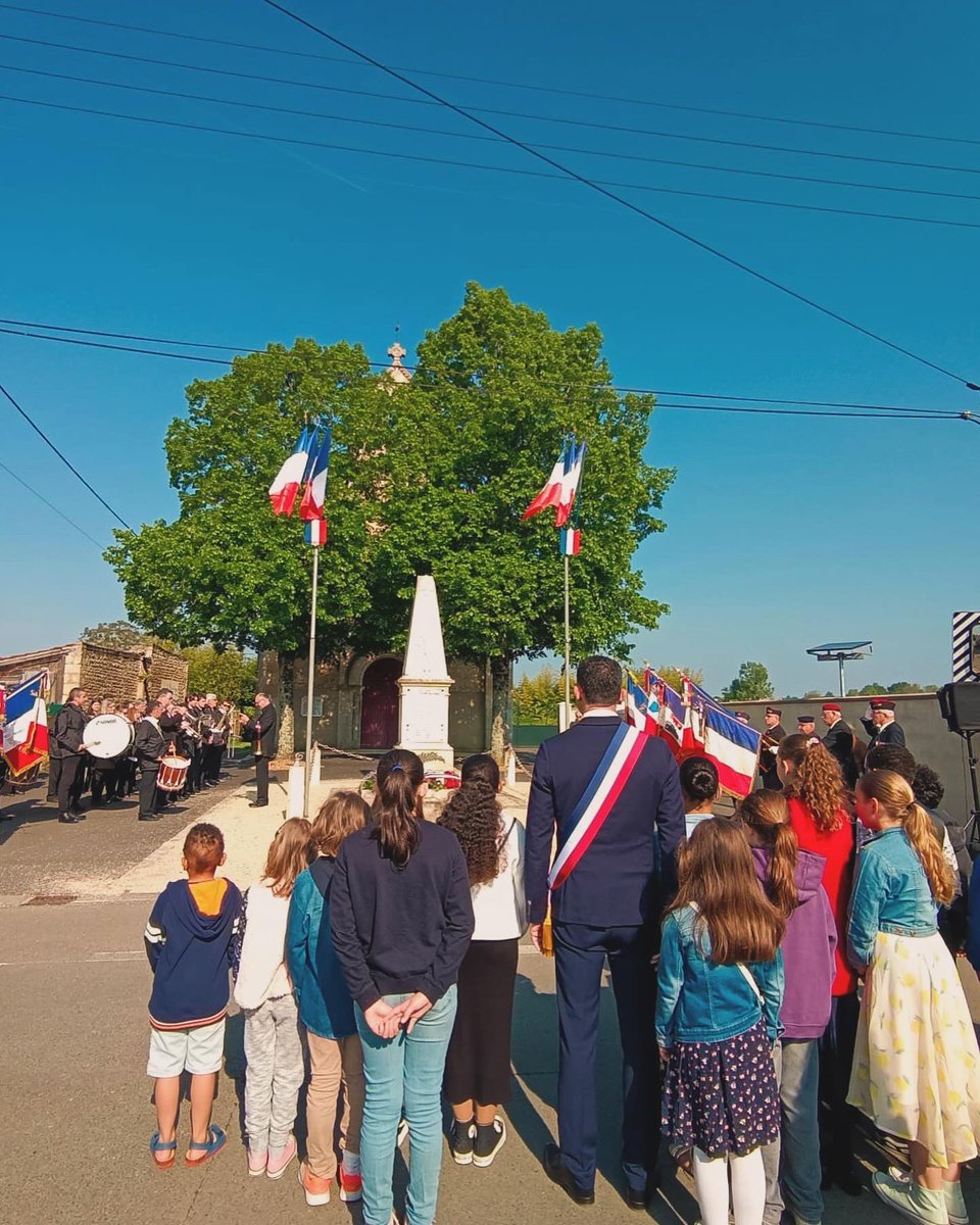Fontenay_100's tweet photo. 🇫🇷 Nous avons commémoré ce 8 mai 1945, jour de victoire et de liberté retrouvée en Europe ! 

Un émouvant hommage a été consacré à Missak Manouchian.

100% Fontenay défend les valeurs républicaines aux côtes de @LudovicHocbon dans ces temps de mémoire.

#FontenayLeComte #Liberté https://t.co/qDjwD8QVLK