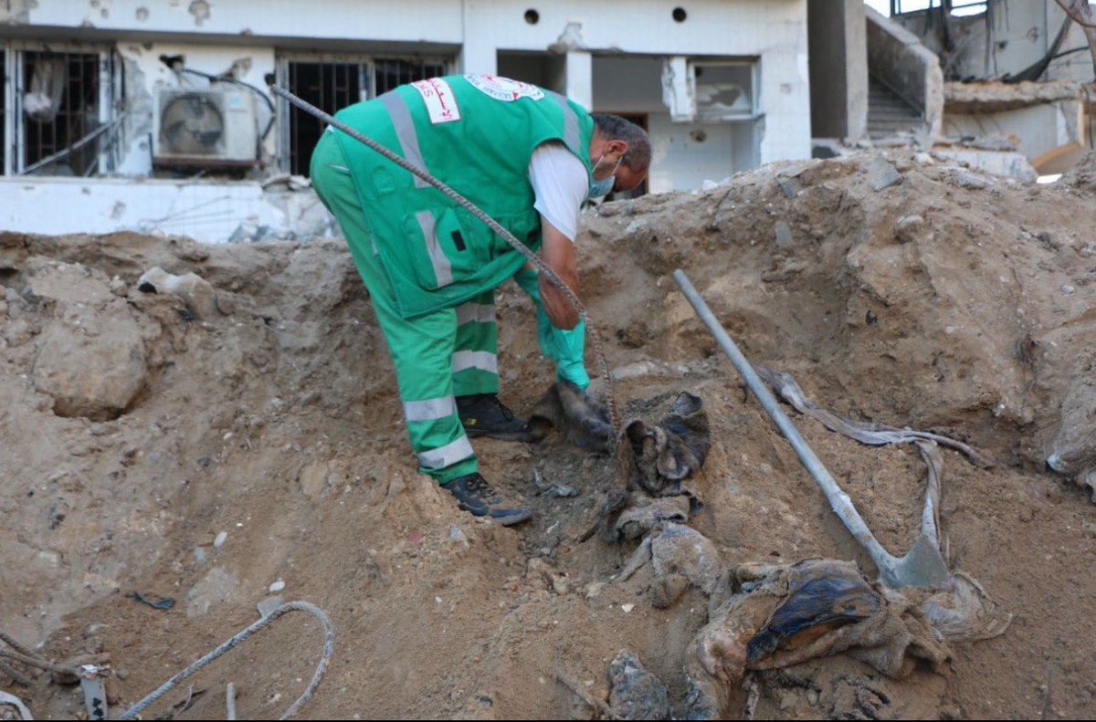 BREAKING: BEHEADED BODIES FOUND IN MASS GRAVES AT AL SHIFA

Dr. Mu'tasim Salah:

“We found heads without bodies at Al Shifa Hospital.

Thousands of people are still missing in Al Shifa Medical Complex.

Israel's military destroyed the reception area at the hospital over the heads…