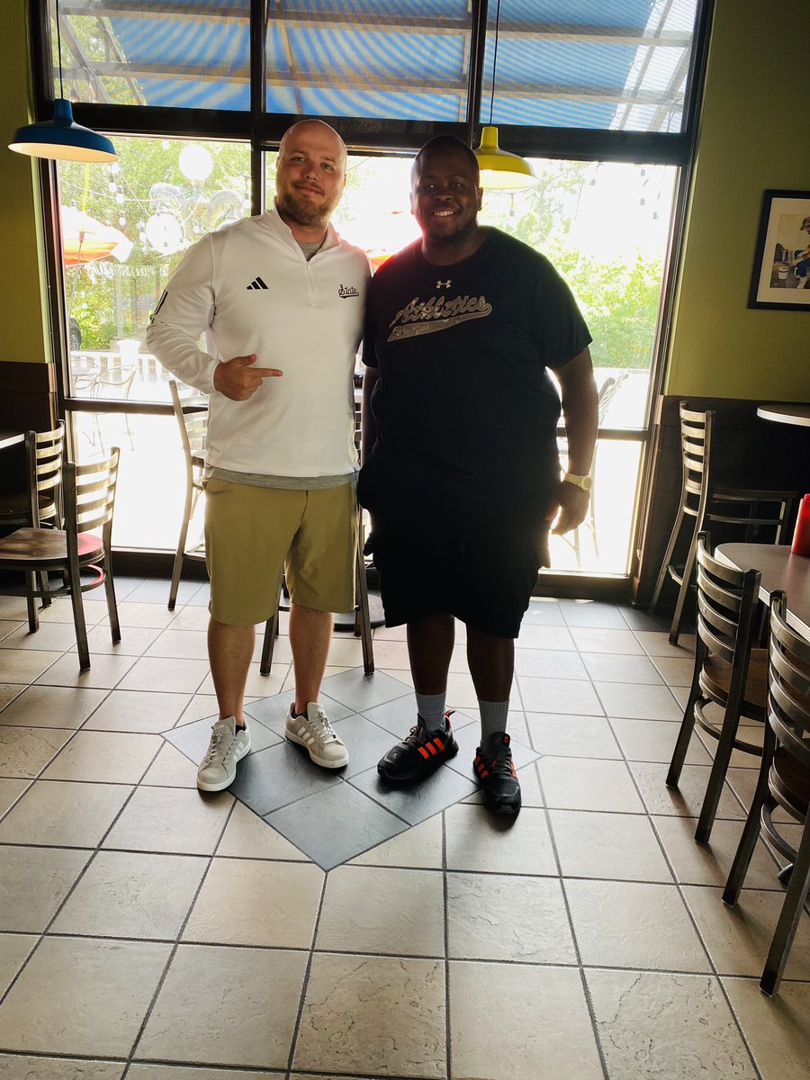 🚨I had a very nice time meeting & speaking with Mississippi State Assistant QB Coach Matt Holecek about the QB in the great state of Alabama. ( @HolecekYourself ).