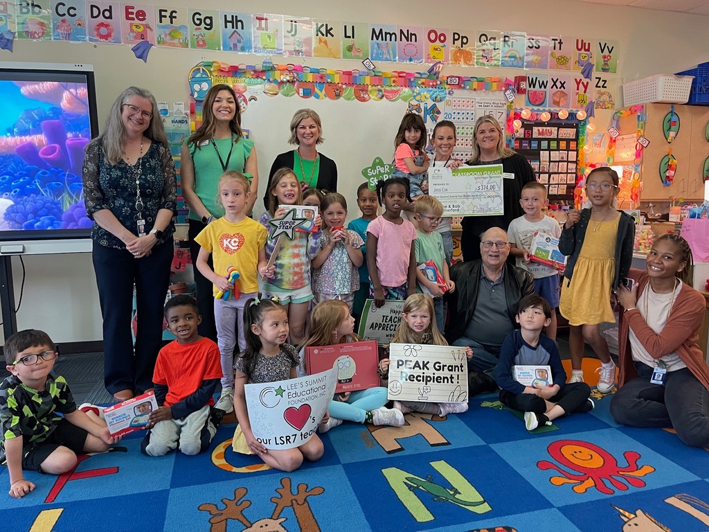 lsedfoundation's tweet photo. 🌟More classroom PEAK grant deliveries🌟 We are loving celebrating Teacher Appreciation Week by delivering grants to very deserving educators across the district! We can’t wait to share the stories of how these grants are impacting students very soon! #LSEF #LSR7 https://t.co/o1FkaHmoBB
