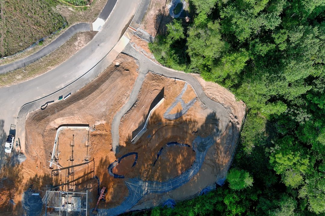 Enjoy the view from above during the monthly drone flight showing the construction progress at #BeechBluff County Park. ow.ly/yA3a50RyA2z