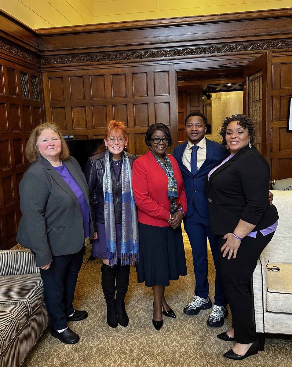 Thank you to Assembly Majority Leader Crystal Peoples-Stokes for meeting with us to discuss lupus policy issues. Kudos to Nas and Pam Jackson for traveling from Buffalo to participate in #LupusAwareness in the state capitol. #Lupus #HealthPolicy @CPeoplesStokes