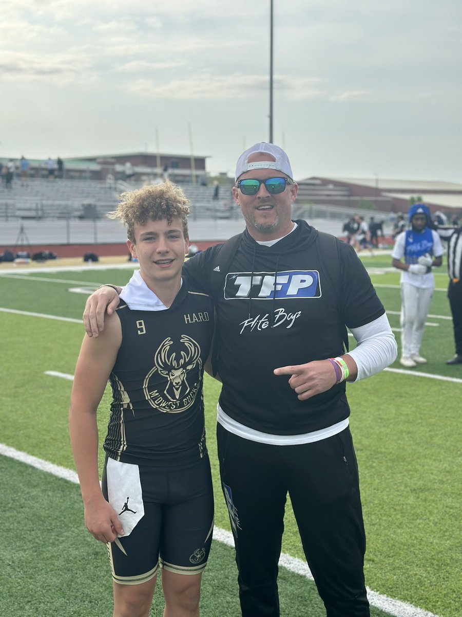 Great seeing one of my favorite @QBUniverseQBU coaches @CoachCam_CamQBs at the @PrepRedzone #PRZhoosierhustle. Your Flite Boyz are a heck of a squad!