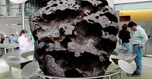This is very cool - they need to put water back in this meteorite, let it sit, absorb whatever healing powers it holds, then study the water - it's the only scientific thing to do - and see what all it might cure - #YouNeverKnow #Science #Meteors #Geology 

'The Willamette…