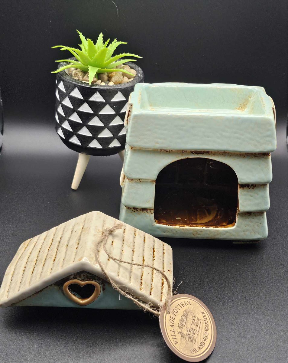 We have some wonderful wax melt burners available, including this gorgeous Village Pottery bee house. Order yours now at gill-evehoneybees.co.uk #MHHSBD #CraftBizParty #villagepottery #bees