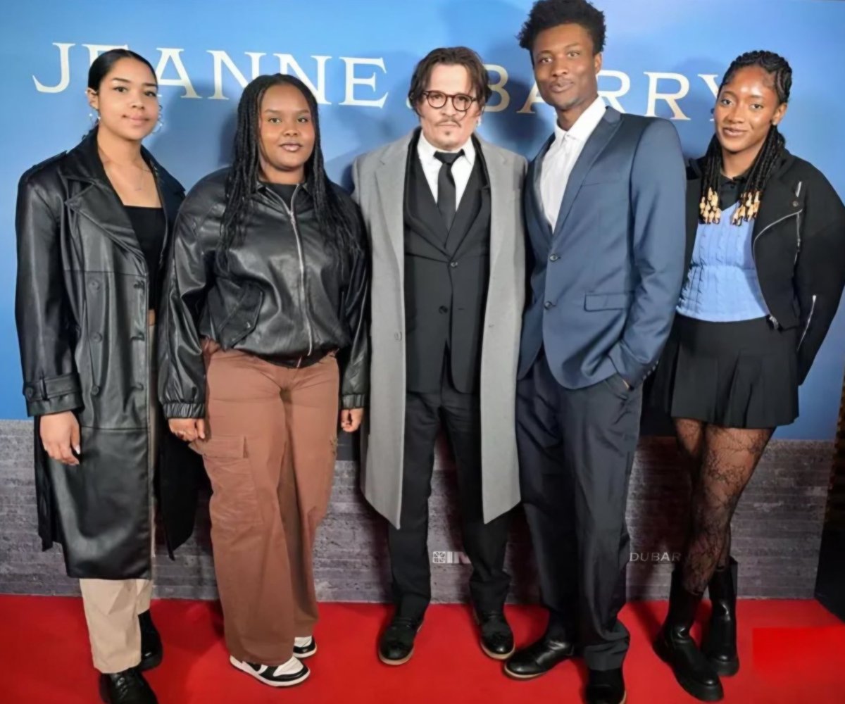 Johnny had invited a few young actors from the Ghetto Film School in London to the premiere of Jeanne du Barry. A very interesting project that I didn't know yet. Johnny would be an excellent teacher for young actors❤️
ghettofilm.org/about-us

#JohnnyDepp
#JeanneDuBarry