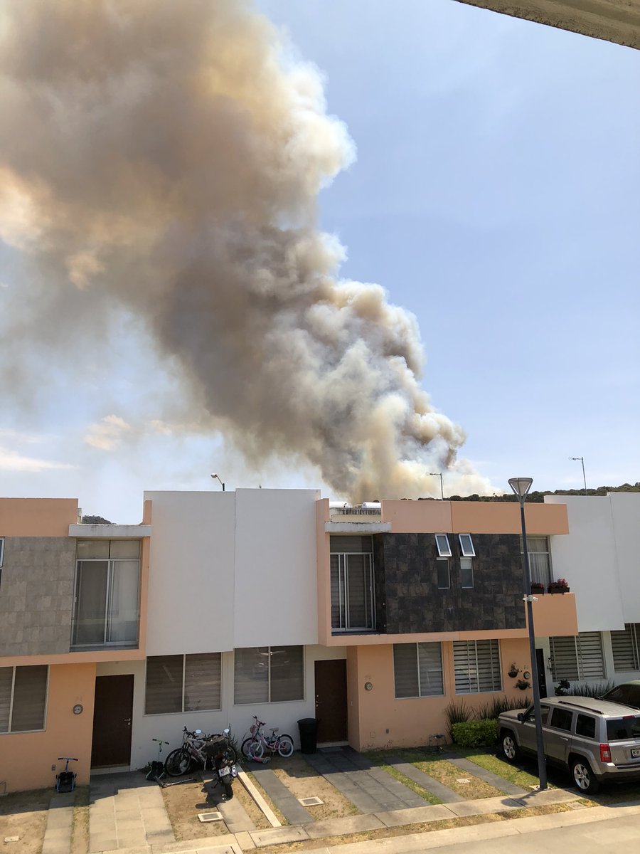 rafacuac22's tweet photo. @PCYBOMGDL @BosquePrimavera @PabloLemusN
Se inicia incendio en la primavera, por la entrada de postes, prol Mariano Otero #IncendioForestal #IncendiosForestales https://t.co/ruVXX030ZC