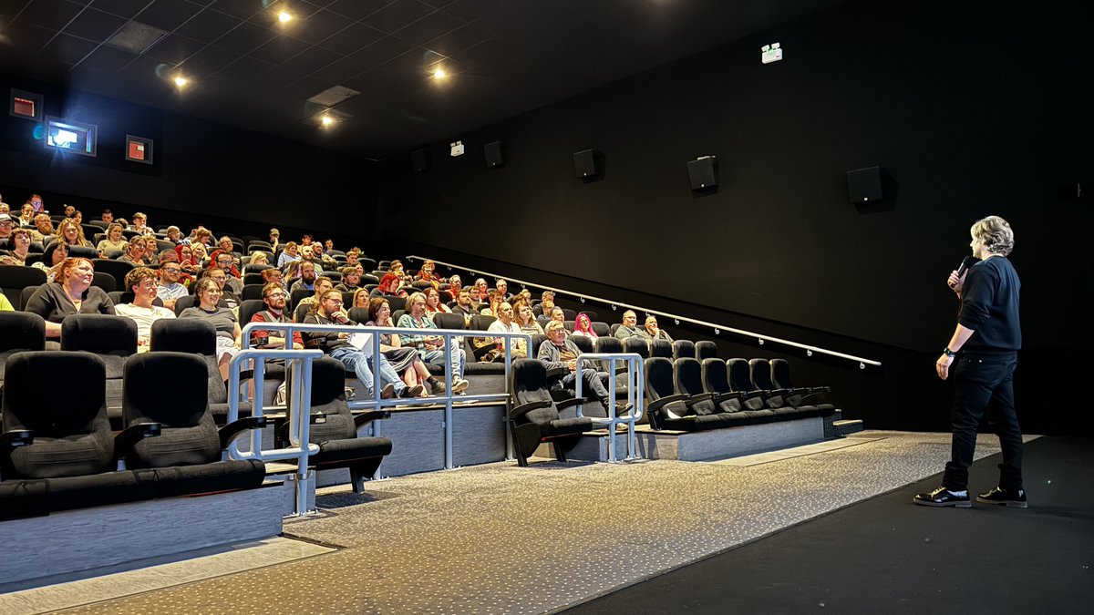 Oh, hi <a href="/gregsestero/">Greg Sestero</a>! The Room is rolling on the big screen at Vue Hull, and we’re back for the Q&amp;A after the film. Best question wins a t-shirt 👕