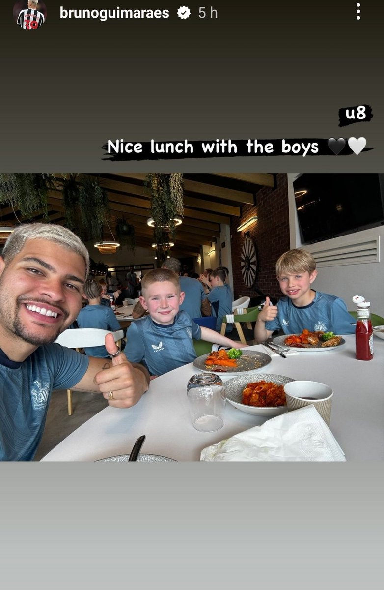 🇧🇷 A complete legend on and off the park! What a day for the Under 8's having lunch with this legend. @brunoog97 is Mr Newcastle United 🖤🤍 #NUFC #NUFCFans #Newcastle