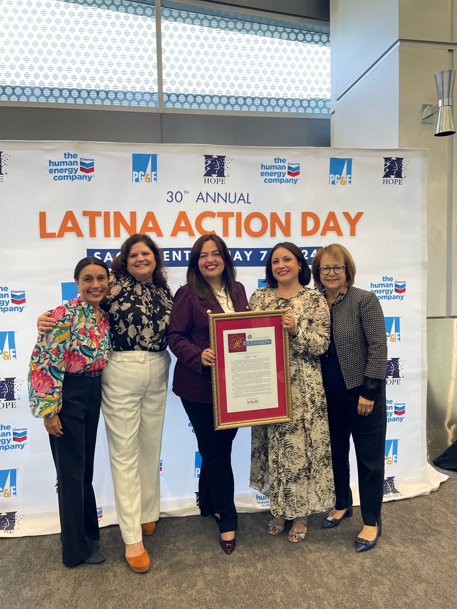 Latina Futures co-founder Sonja Diaz (2nd fr. right) received @HOPE's Advocate of the Year award for her tireless advocacy for Latino communities. Shown with Sen. María Elena Durazo, HOPE CEO Helen Torres, Latina Futures co-founder and CSRC dir Veronica Terriquez, @wendycarrillo.