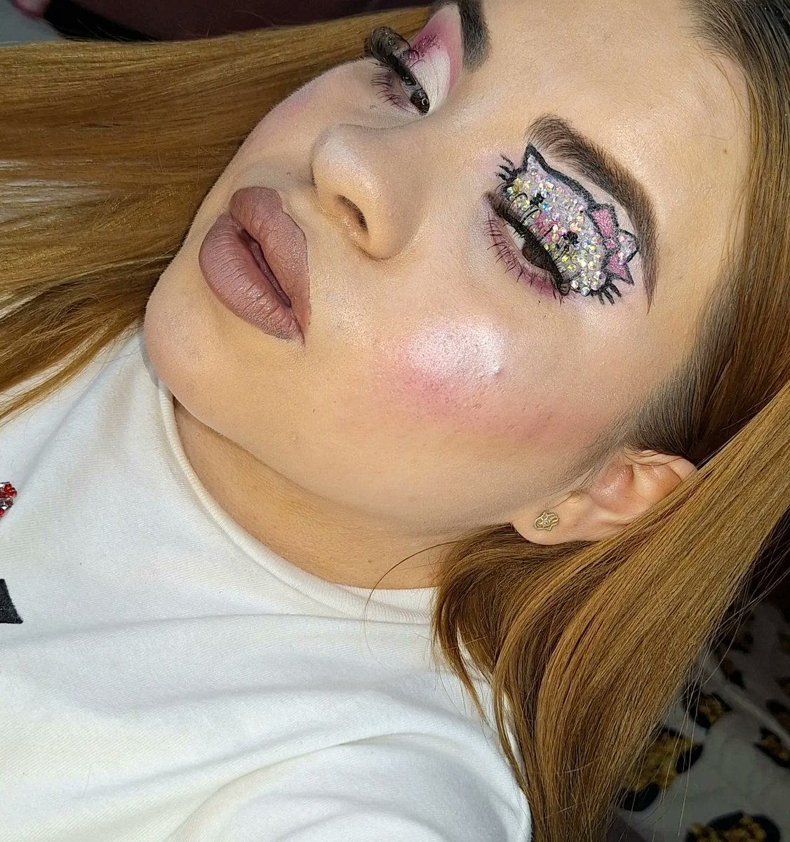 ♡Hello kitty♡🎀
Inspiración: @angycuen15
#makeup #makeupart #makeupartist
#makeupinspiration #makeupideas #makeupglitter
#makeupvideos #maquillaje #hellokitty
#hellokittymakeup