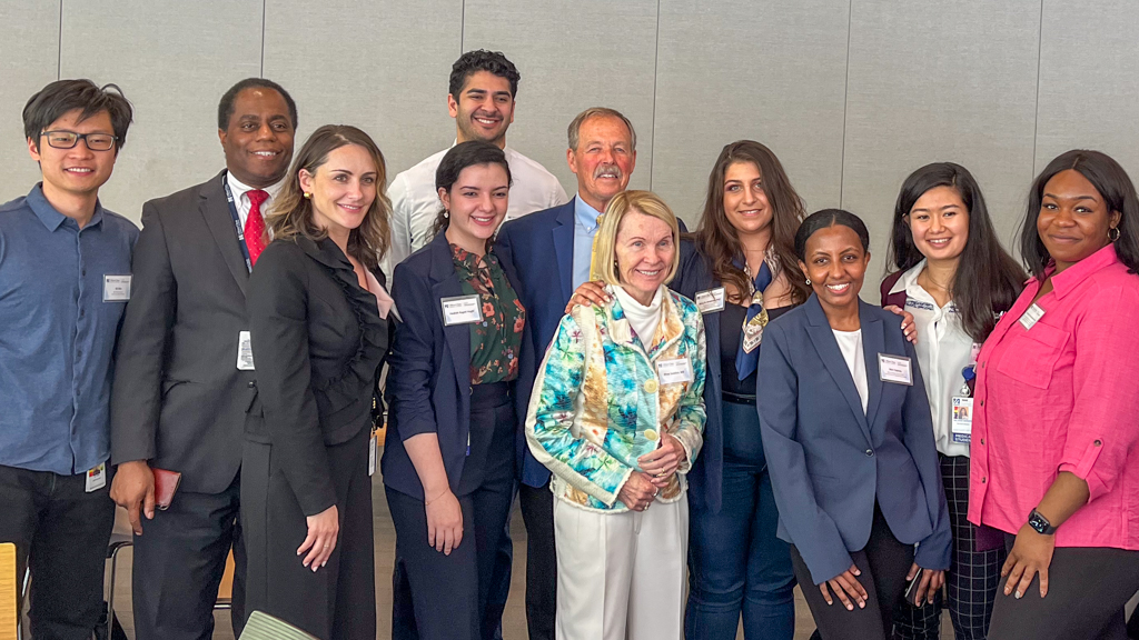 Students @umasschan learned about successful leadership and career challenges during discussions with Rochelle Walensky, MD, MPH, former director of the @CDCgov, and Robert 'Hoot' Gibson, four-time @NASA commander, at a conference hosted by mentoring program UMass LIGHT. ⚛️ 🚀