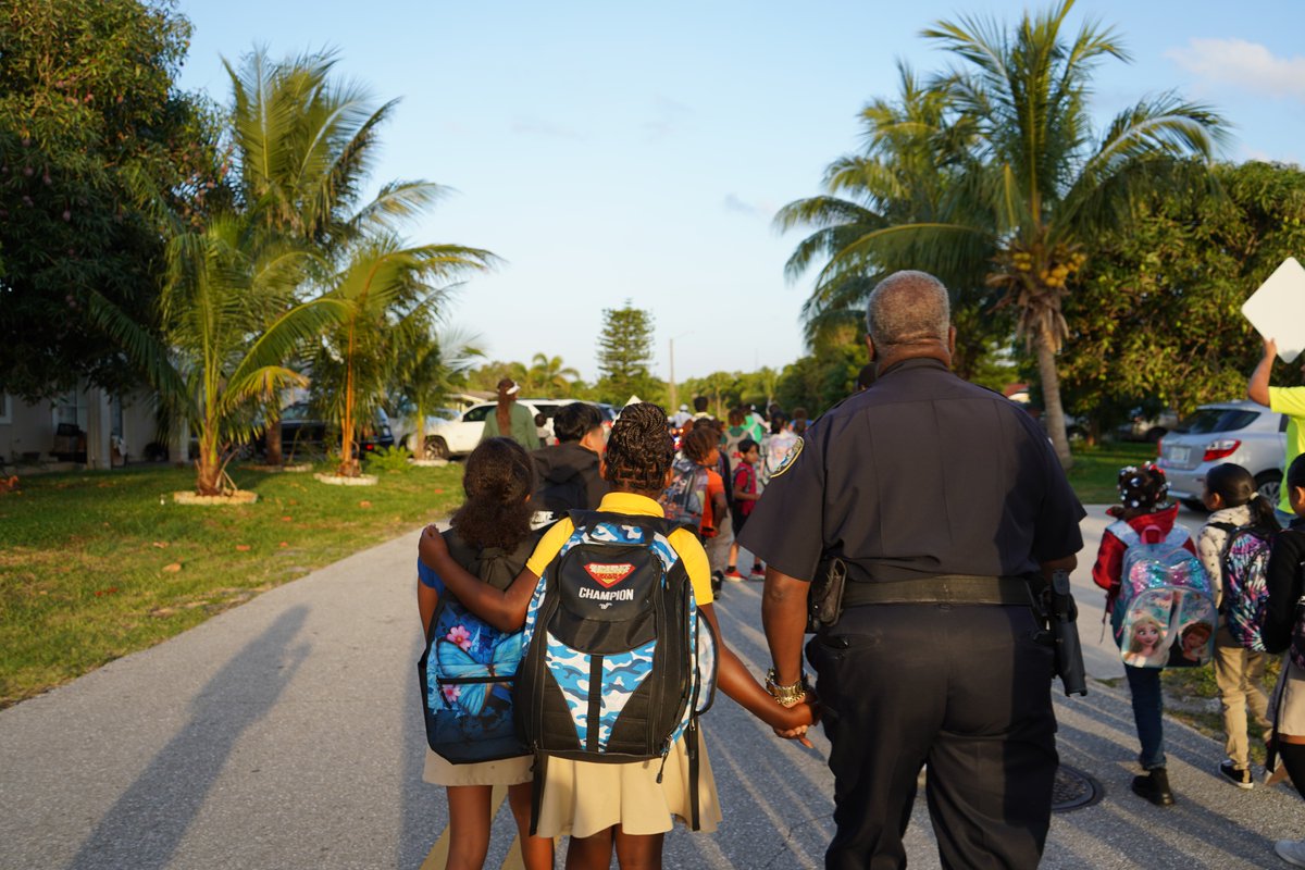 Bike & Roll (and walk!) to School Day was a success at Forest Park Elementary School in @cityofboynton! Thank you to the school for allowing the TPA to join, along with Safe Kids Palm Beach County. 🚲⬇️🚸 @pbcsd @walkrollschool