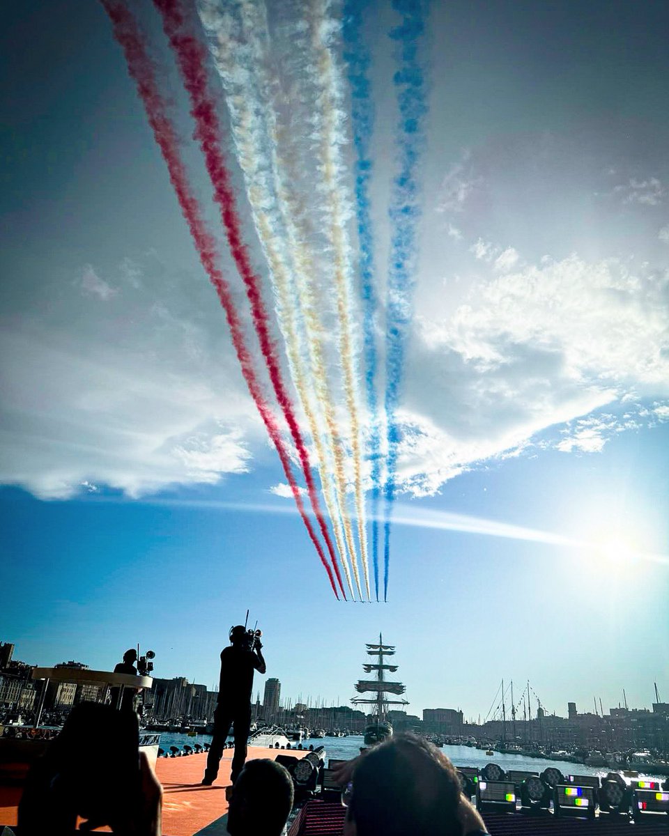 ⛵️🇫🇷 Que la grande fête de @Paris2024 commence ! 😍🎊🔥 #FlammeOlympique #JO2024